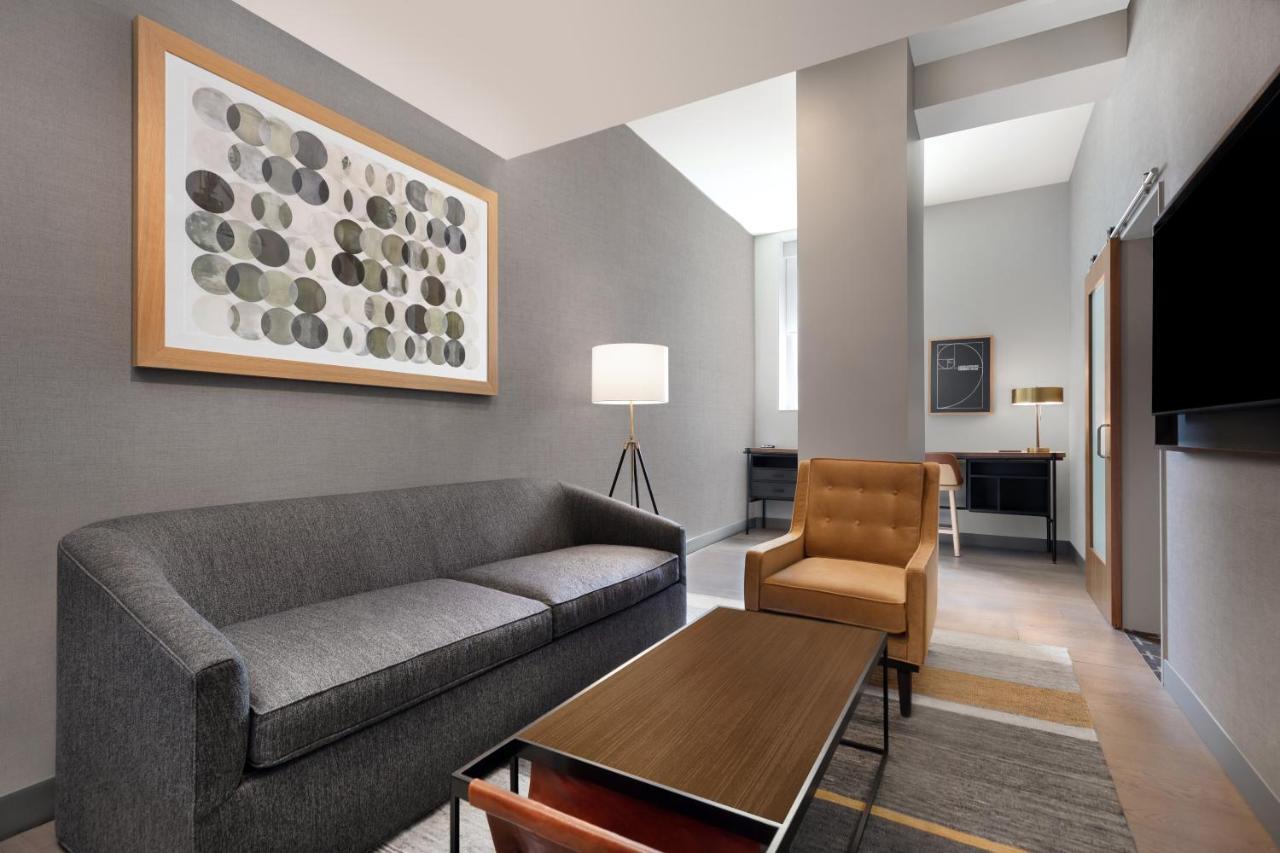 One-Bedroom King Suite,1264252789:JPEG